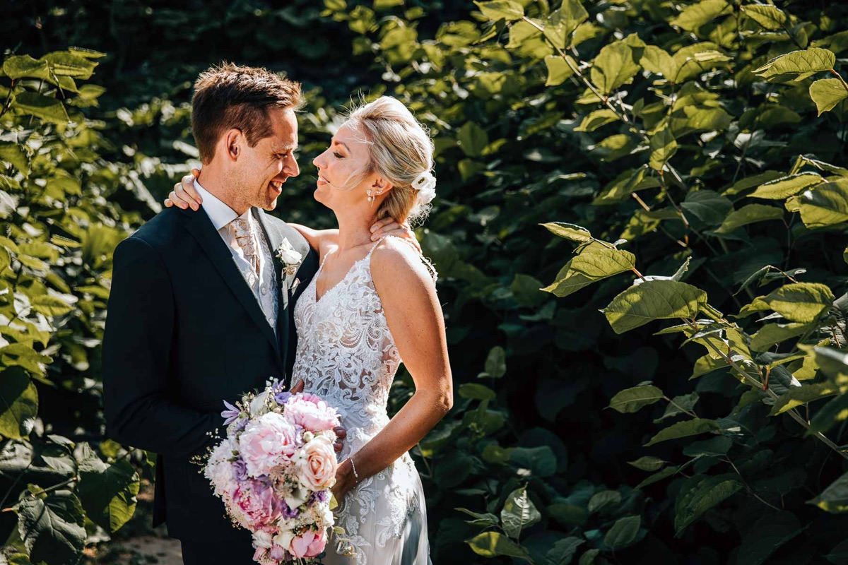 Dokumentarisk bryllupsfotograf og klassisk stil, naturlige bryllupsbilleder